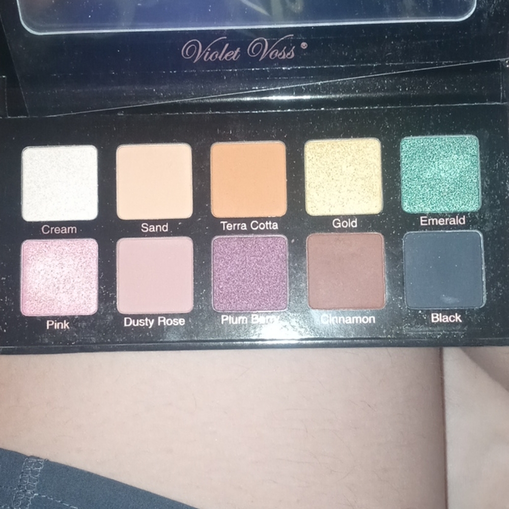 Eye shadows - Picture 2 of 2